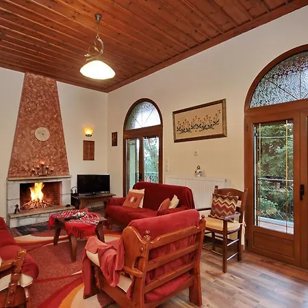 بيت ضيافة Valtessiniko Studios 3*